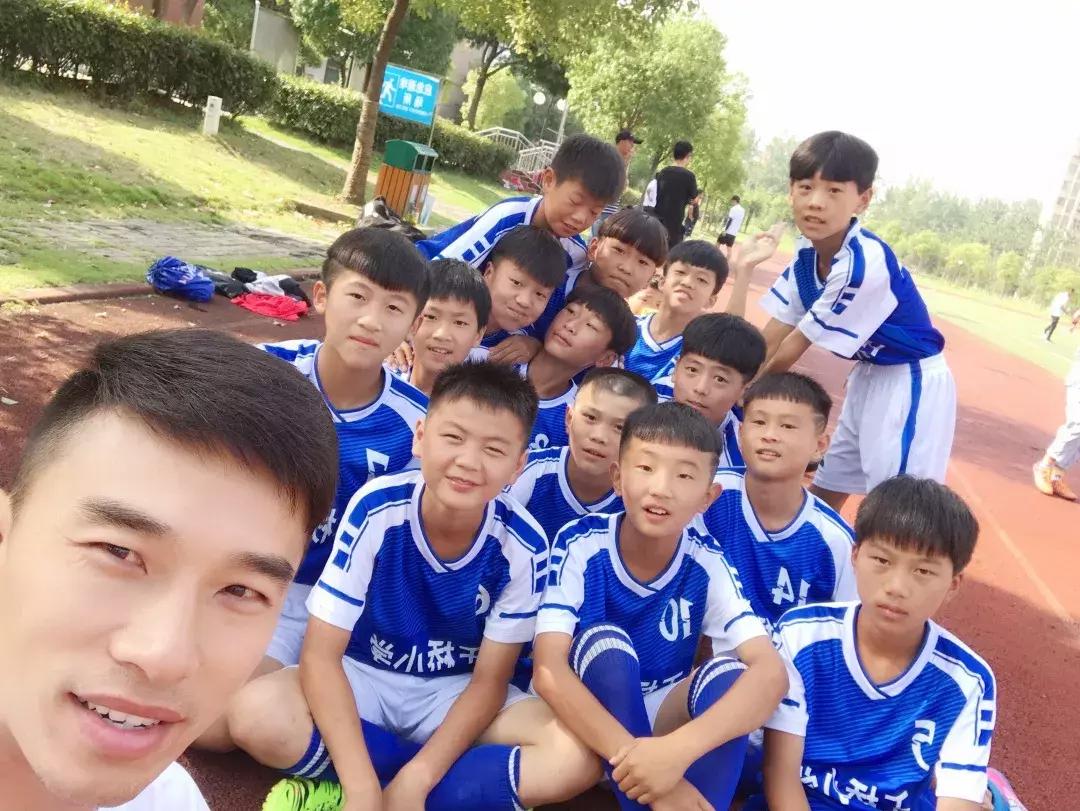 绿茵场上洒青春--安徽阜阳颍上县候昌奇老师教书育人事迹介绍