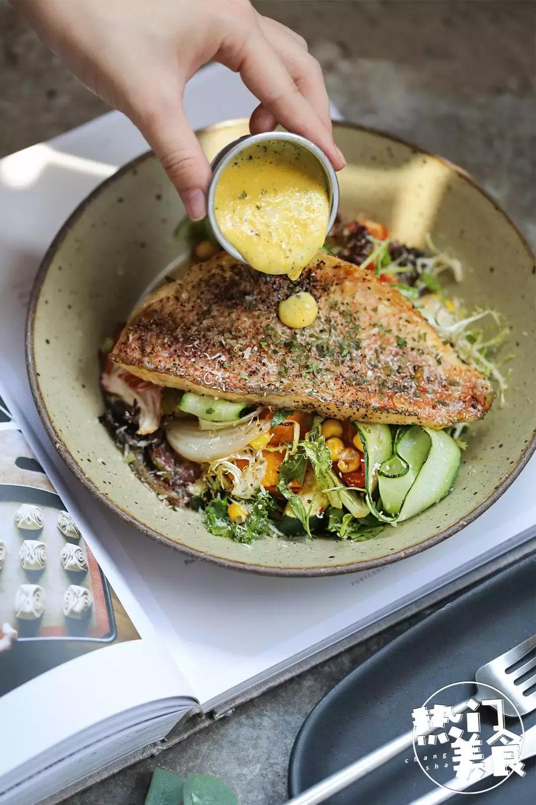 岳麓山山上咖啡馆,岳麓山下的咖啡馆