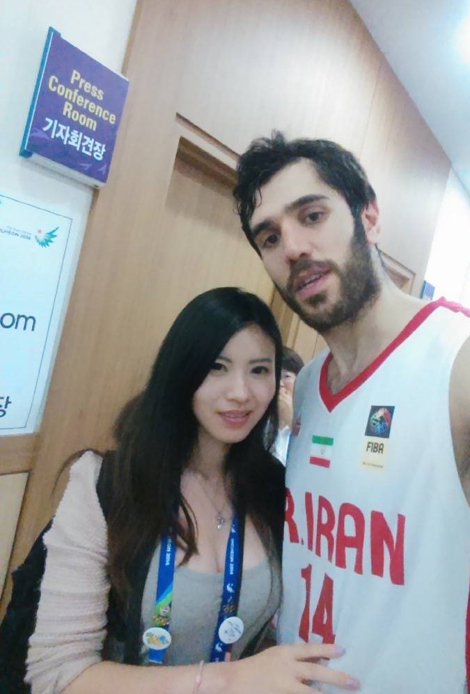 足球女记者被开除,重罚女记者