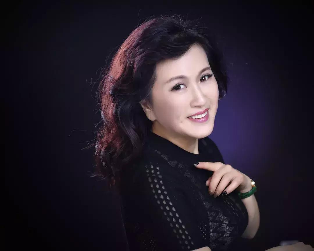 封面人物|蜕变·开启美丽人生,她用19年将岁月修炼成最美的样子