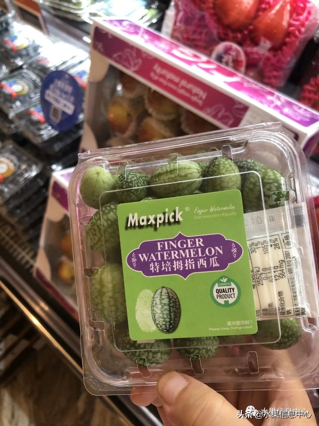 中秋节前，走访两家水果零售店，水果标准化在这里体现的淋漓尽致