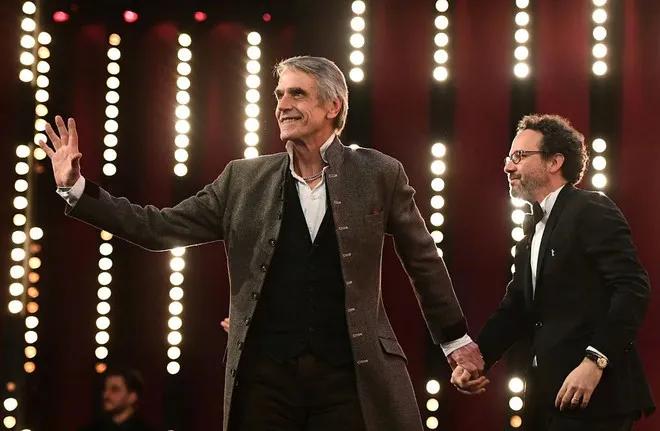 他是《洛丽塔》男主，畸形恋专业户，也是禁欲系不老男神