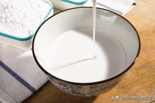 生粉和淀粉炒菜时有什么区别,做菜所用的生粉和淀粉有什么区别