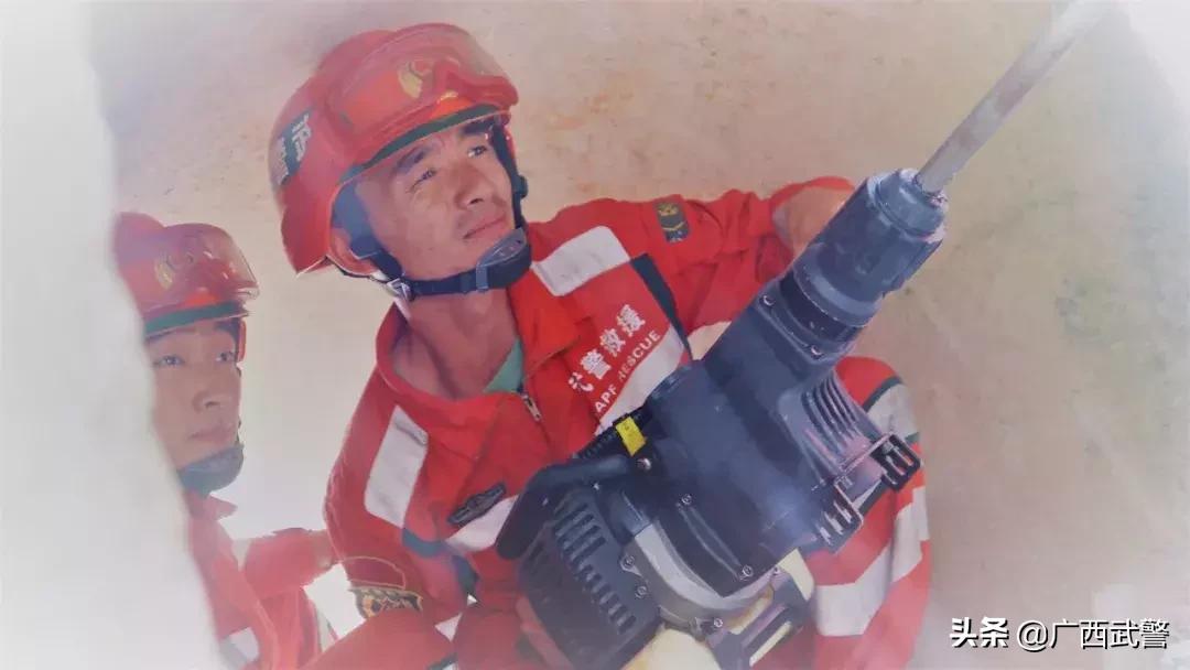 来当*警武**工兵吗?常和死神拼命的那种...