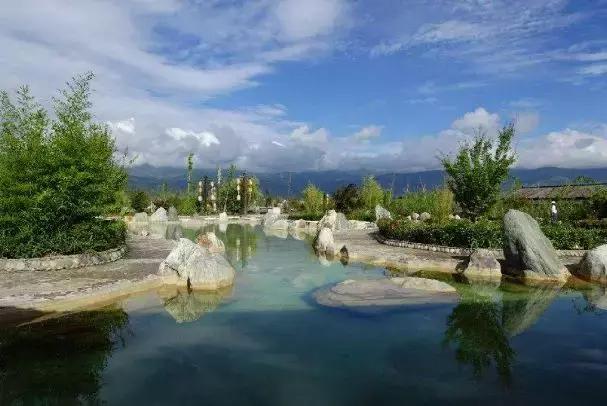 云南保山附近有哪些天然温泉,云南罗茨温泉哪家环境好又实惠