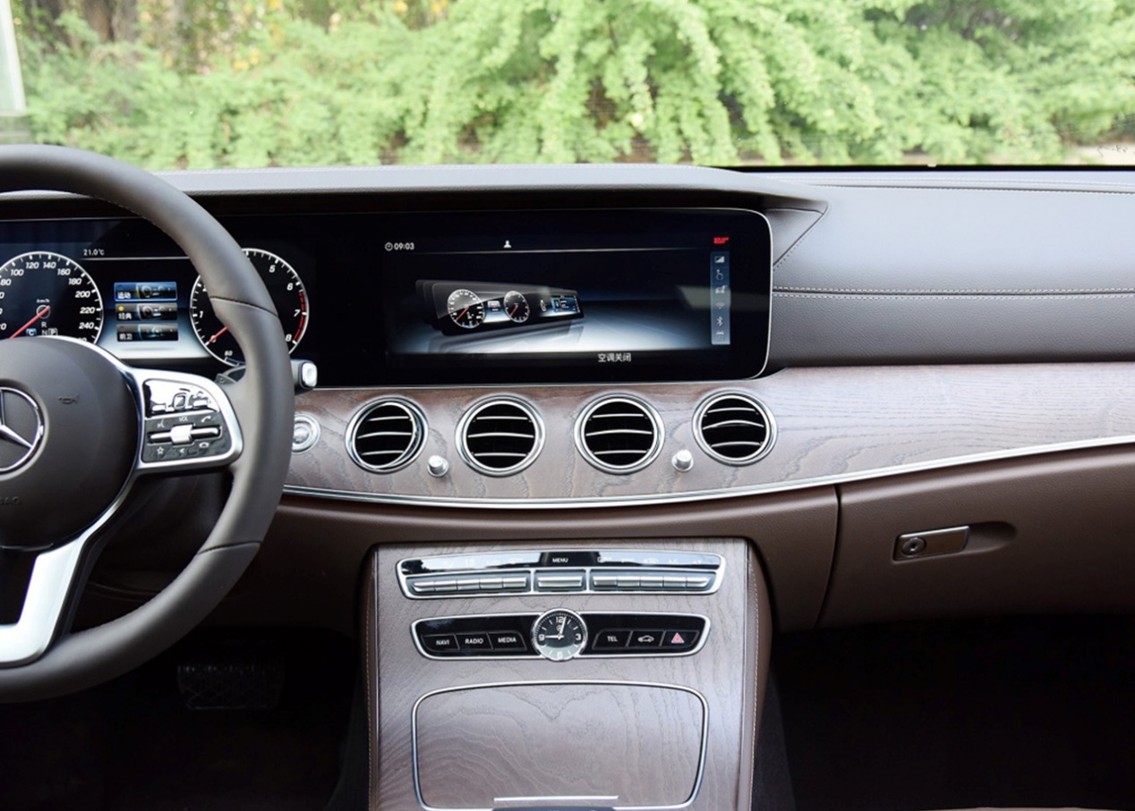 在网络端一直备受争议，在销售端却越卖越好的奔驰E，强势