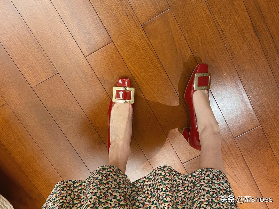 rv的高跟鞋子正品,rv绸缎高跟鞋穿搭