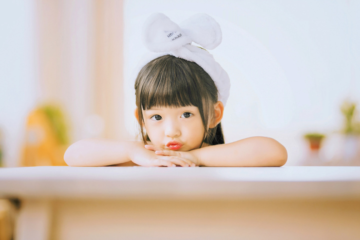 他所拍摄的萌娃温暖人心,满足了你对女儿的全部幻想