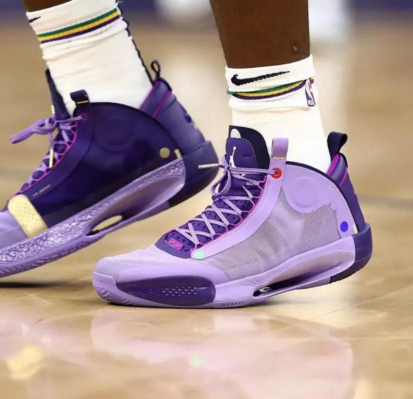 nba杰伦布朗上脚球鞋,nba球星上脚布朗尼1代