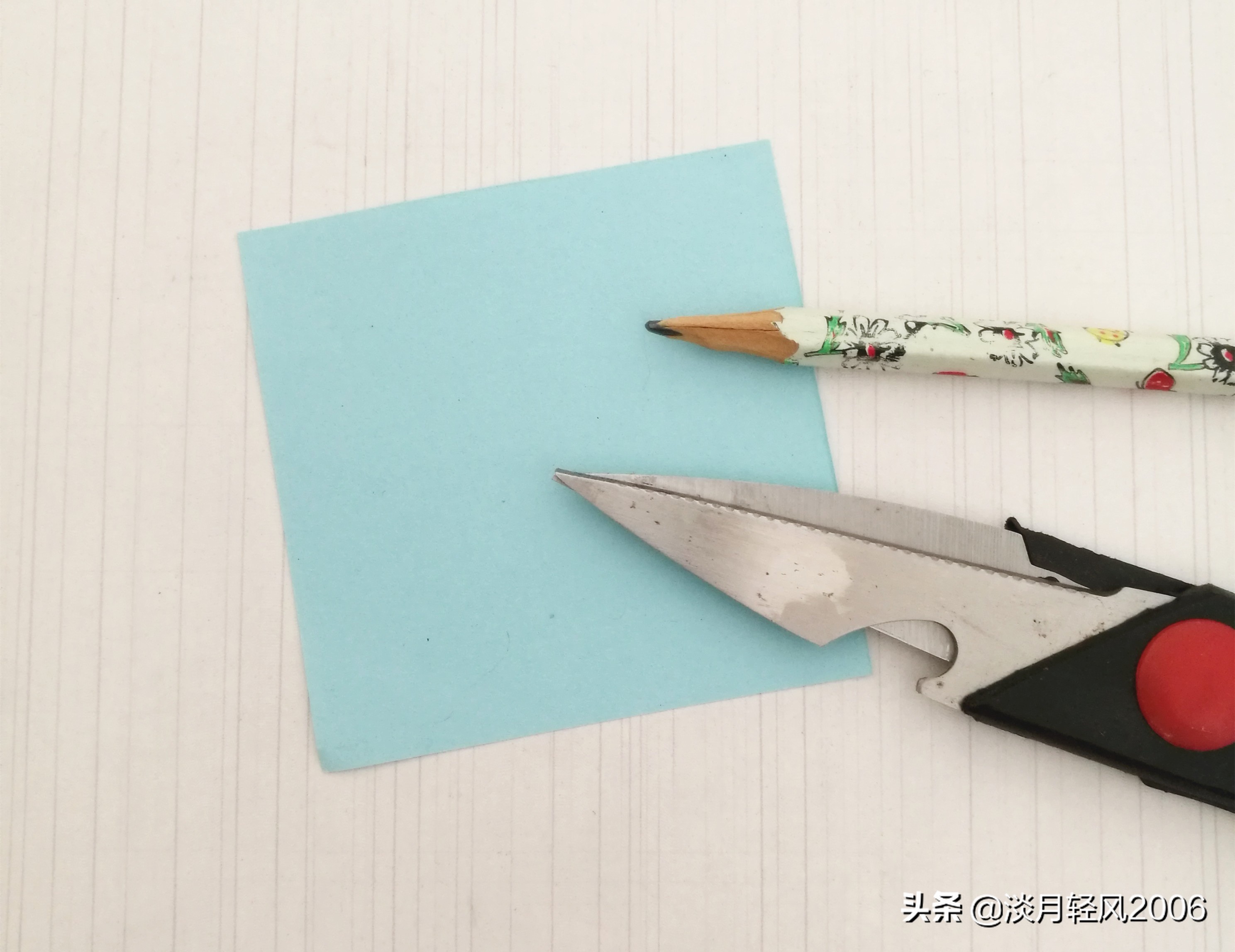 正方形彩纸剪纸手工,手工剪纸教程简单幼儿园花朵