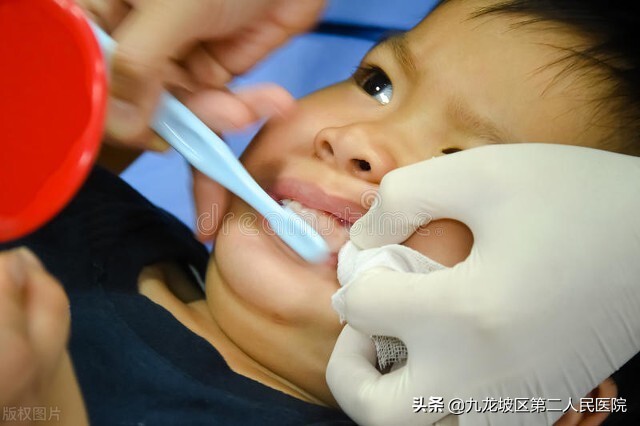 孩子牙不好被嘲笑怎么办,宝宝长牙齿老是会哭怎么办