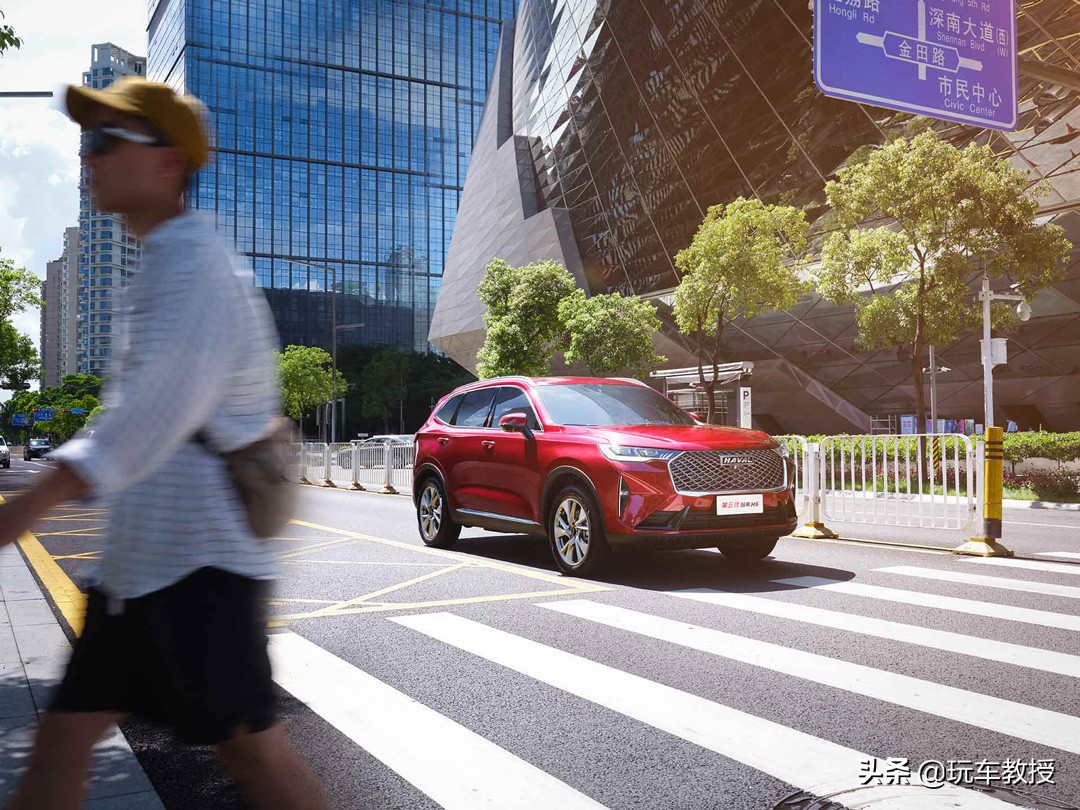 国产suv爆款试驾长城全新哈弗h6,国产suv车型哈弗h615款畅销吗