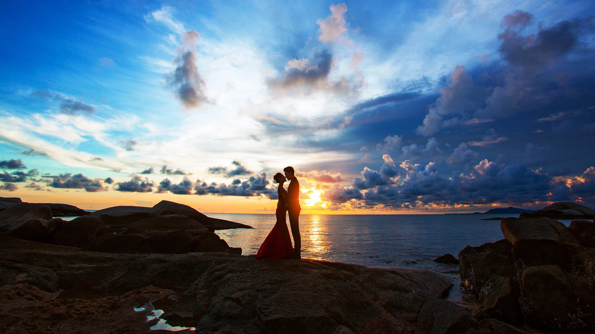 三亚浪漫夕阳婚纱照,去三亚旅拍婚纱照全程下来多少钱