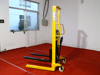 手动堆高车加油口在哪里图解,手动堆高车怎么装卸