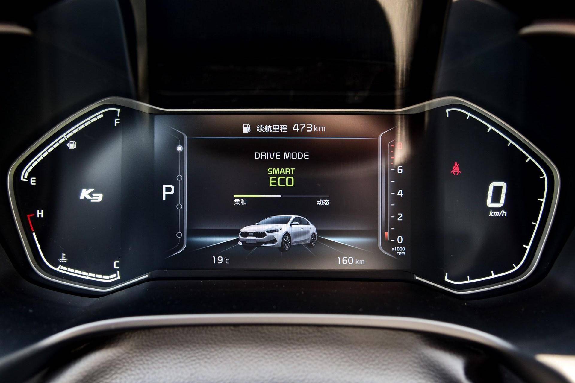 等卡罗拉换代还不如买它，9万多自动挡油耗6.4L，这才叫帅气