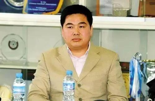 前国脚欠薪被逼提前退役中国足球哀其不幸，怒其不争