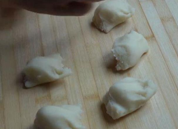 炸糖糕总是开裂是怎么回事,炸糖糕老是炸裂怎么补救