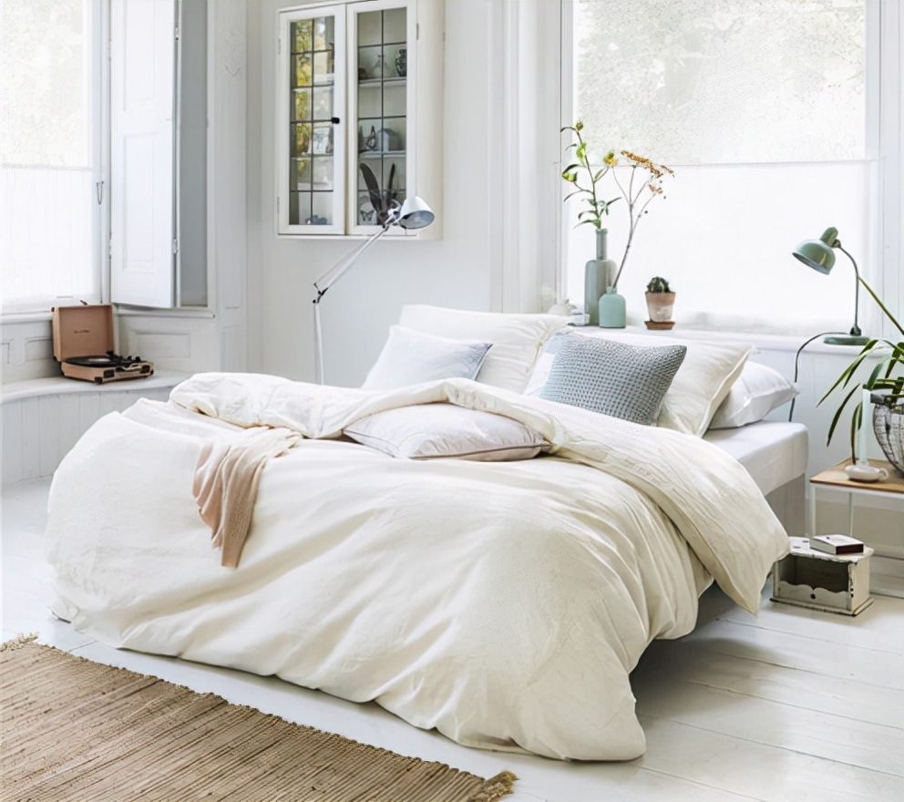 梳妆台镜子正对床怎么化解,镜子正对床的危害