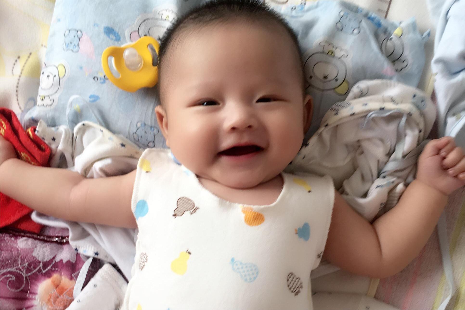 宝宝成长过程如何照顾,满100天的宝宝好带吗