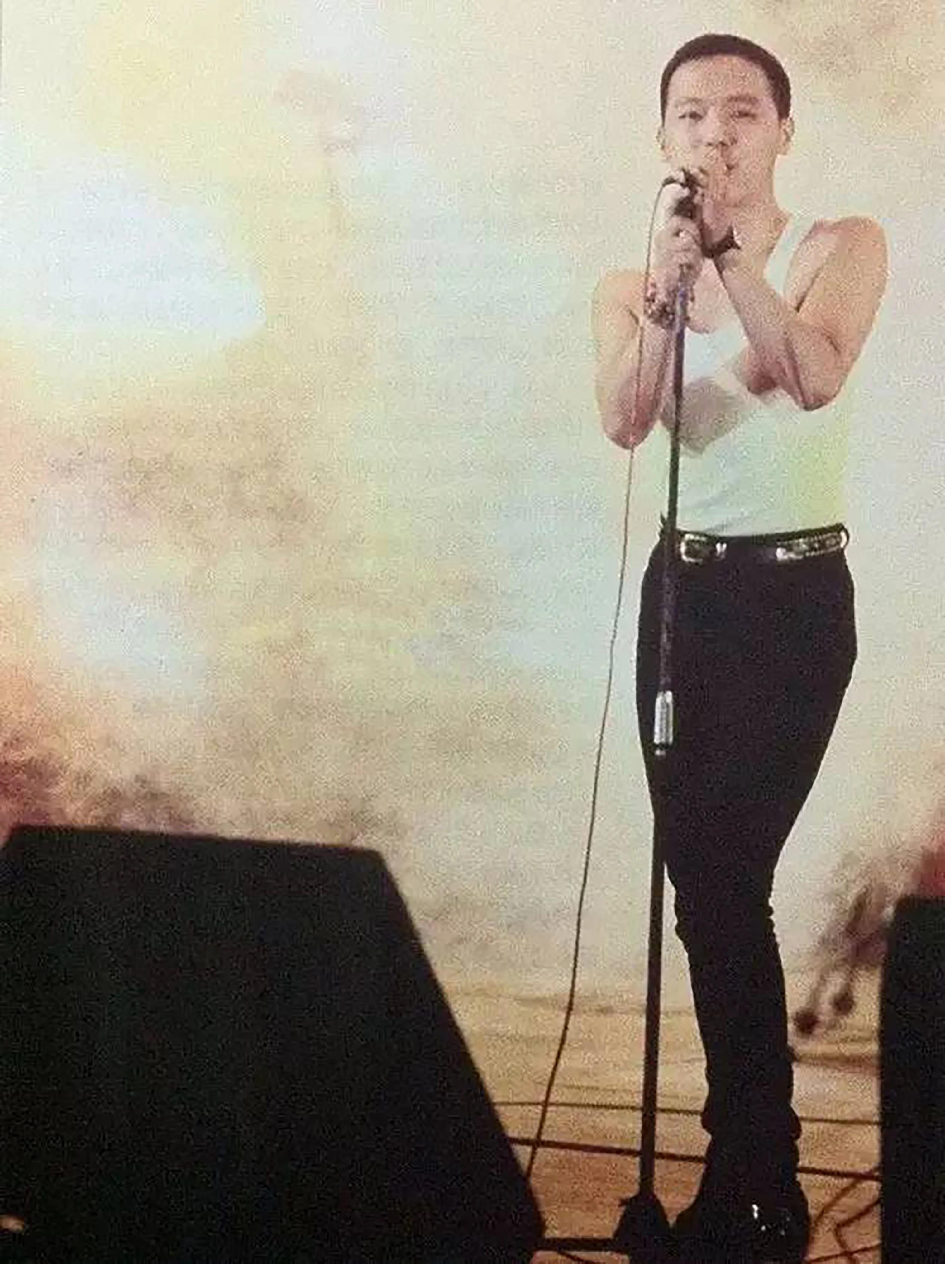 无法重拍的瞬间,梅艳芳周润发张国荣同台颁奖