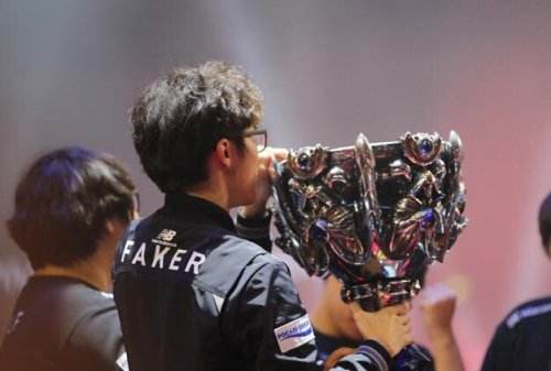 英雄联盟传奇人物faker,faker为什么称中单大魔王