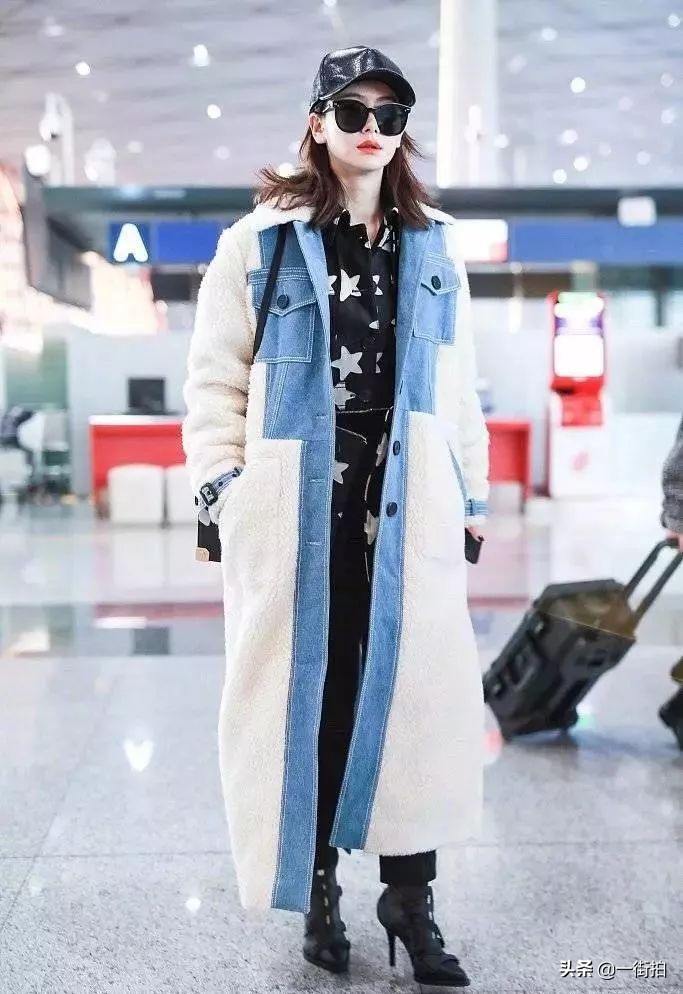 戚薇放大招了，竟穿了羽绒服和睡衣现身机场，混搭界的扛把子啊！