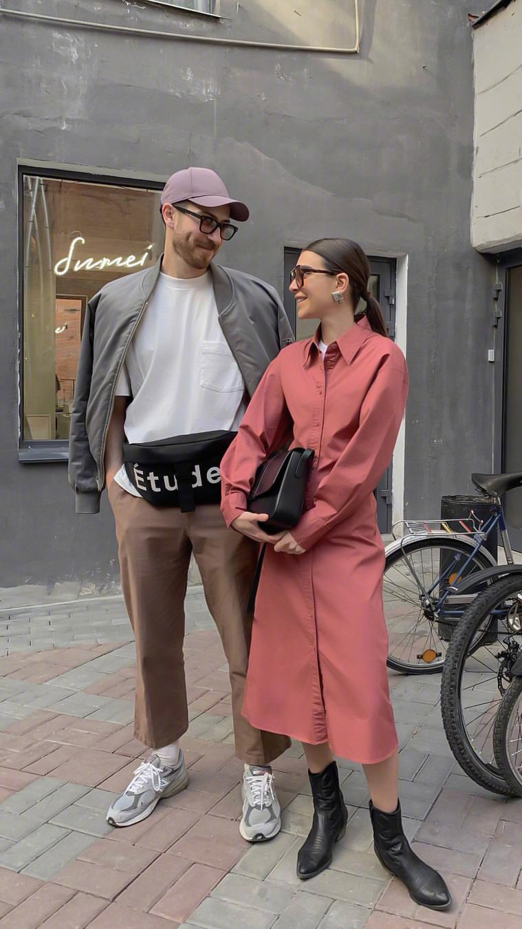 街拍情侣穿搭秀恩爱,情侣街拍秀恩爱穿搭