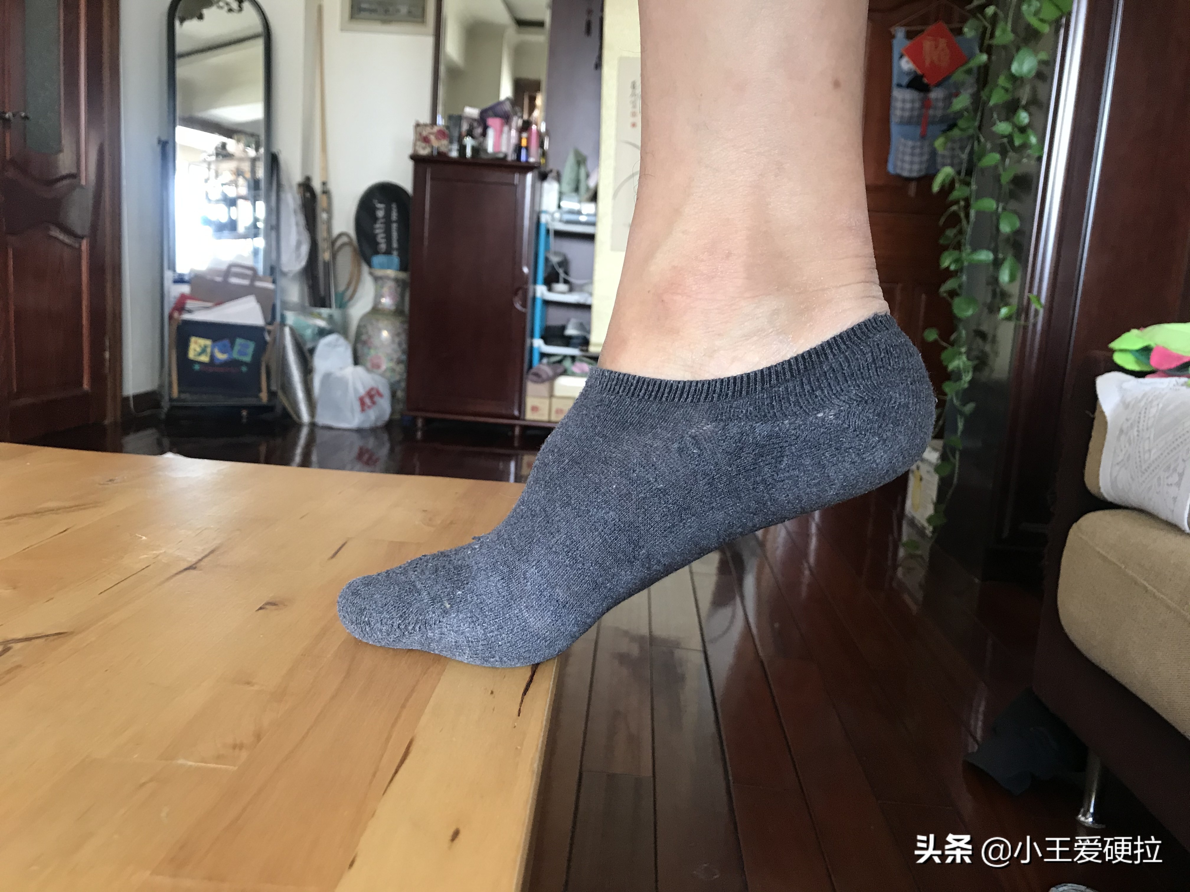 深蹲训练膝关节疼痛？需要进行充分热身和强化小腿深层肌群