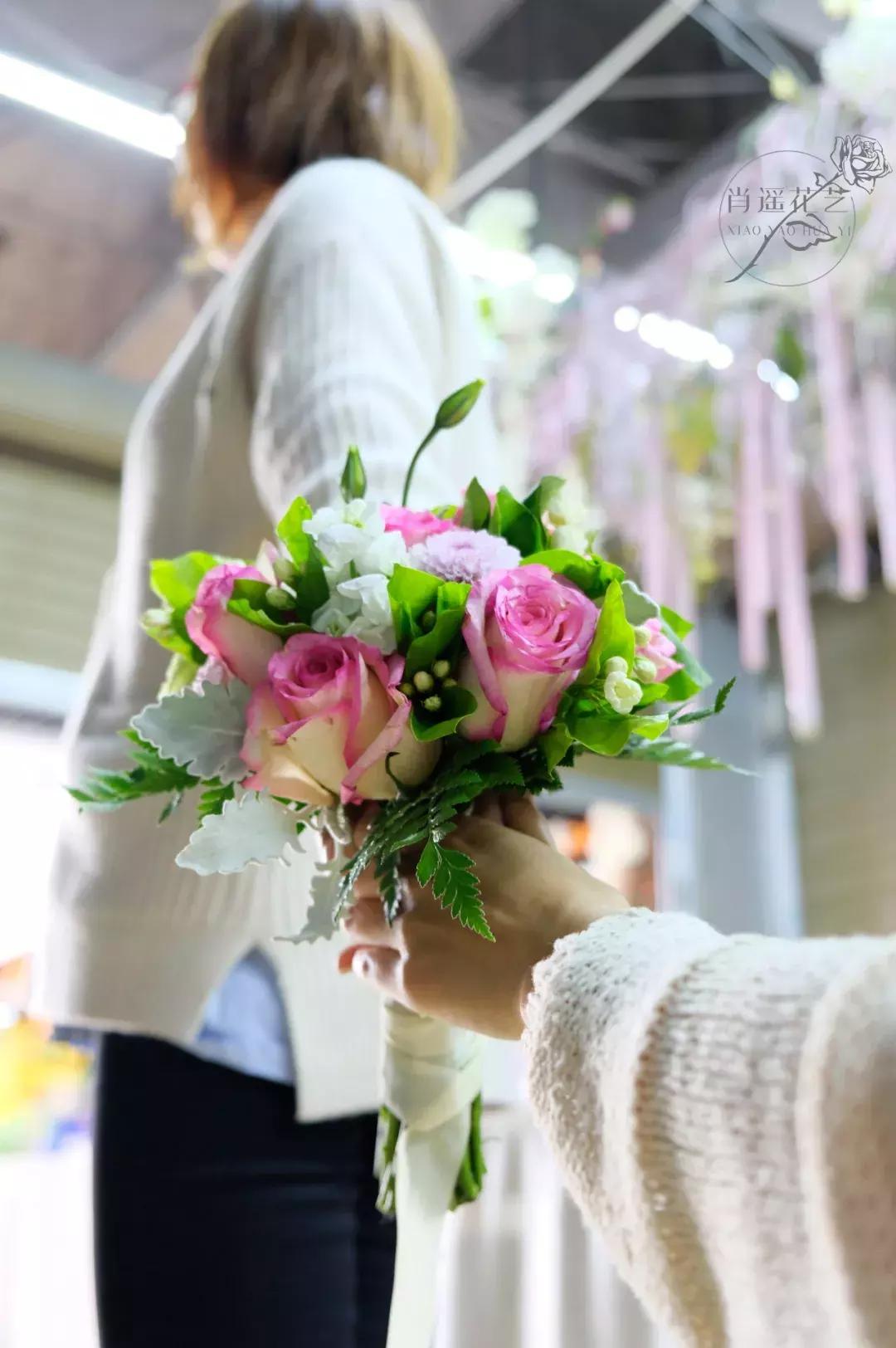 开花店一年能挣多少钱,花店到底利润有多少