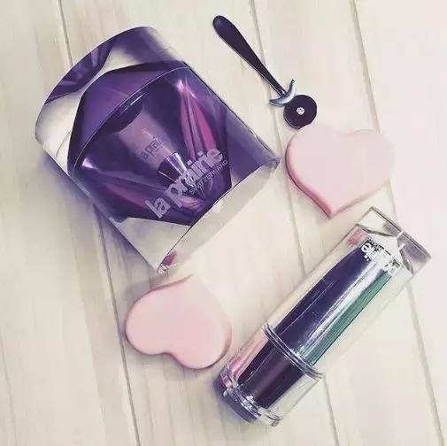 一支口红79贵吗,一支口红一百多一瓶粉底液