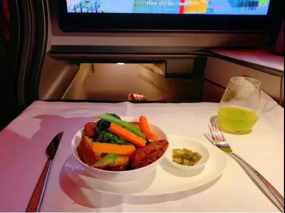 卡塔尔航空777经济舱体验,卡塔尔航空qsuite商务舱是哪个飞机