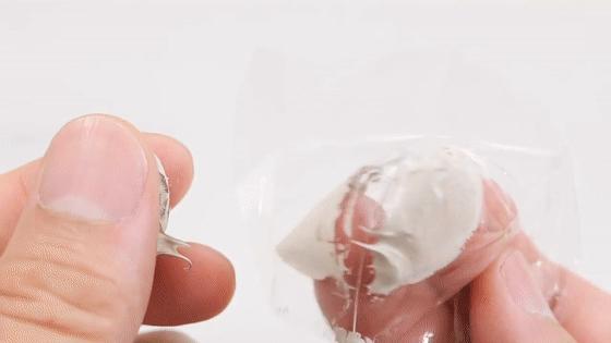 日本小哥攒钱,日本小伙收集指甲做戒指