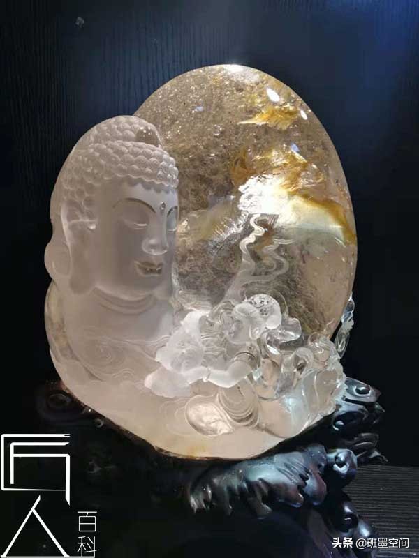 他是业界公认水晶界大家，因材巧雕，善从不同入手点达到创新！