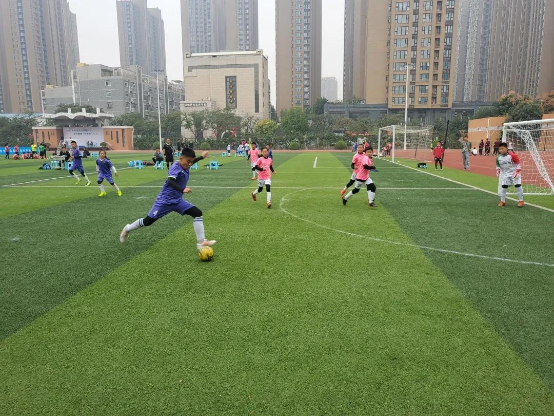 祝贺孩子们校园足球赛勇夺冠军,学校足球联赛冠军喜报