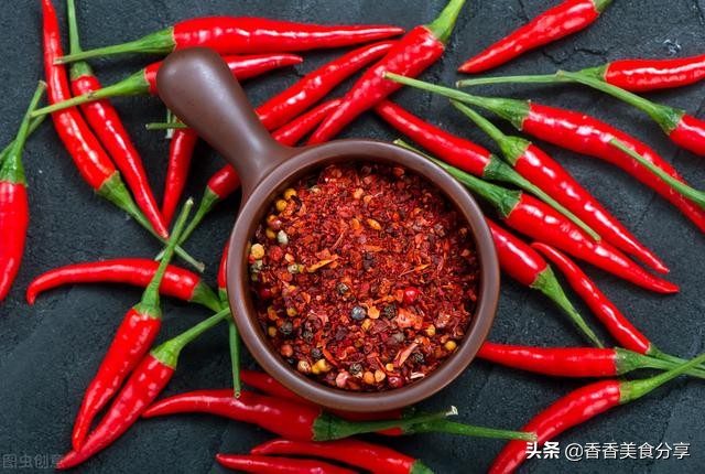 手被辣椒辣了用什么方法解,手指被辣椒辣了可以用冷水冲吗