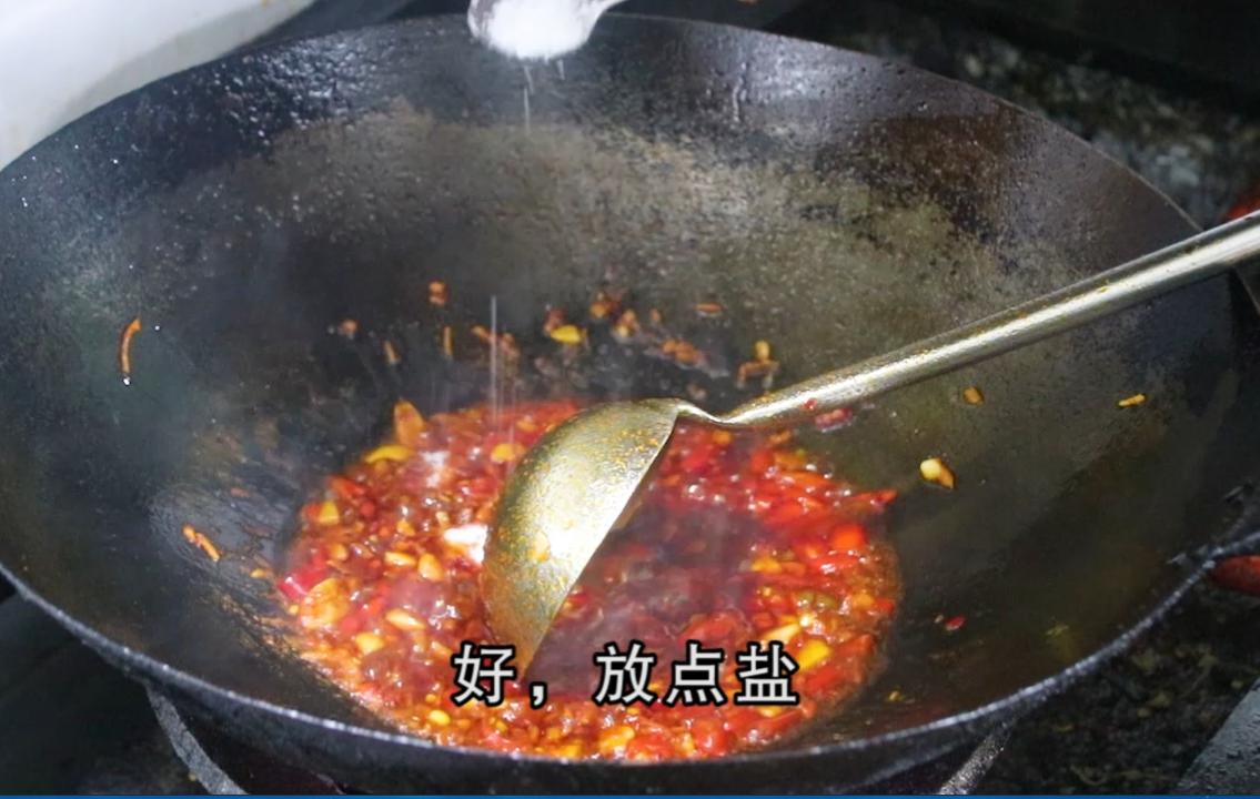 把整只猪脚往锅里一扔，做法和诀窍都告诉你，出锅馋得流口水