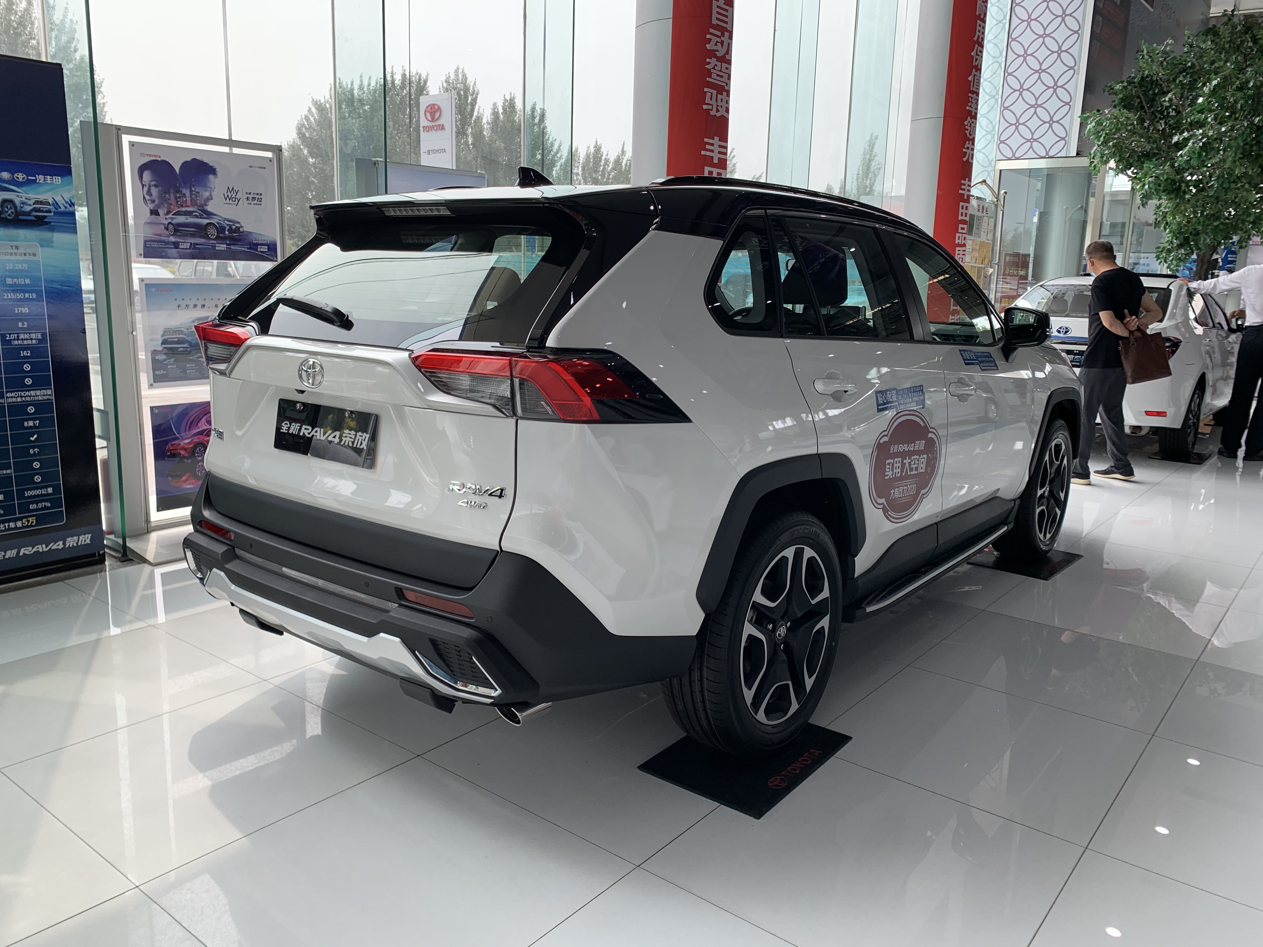 将近20万公里的丰田rav4值得买吗,买丰田rav4什么版本性价比高
