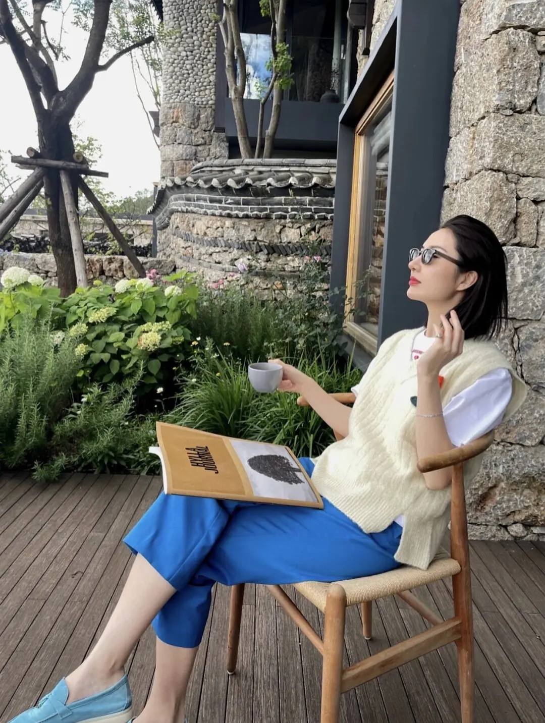 董花花穿粉色半身长裙照片,落魄的阔太太