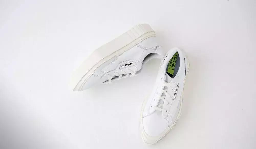 小白鞋如何穿搭30岁,职场小白鞋搭配技巧男士