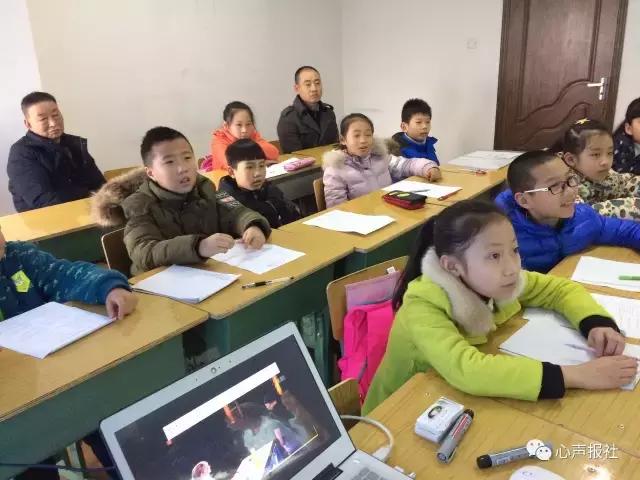 温暖一双手四年级作文,一双温暖的手作文600字