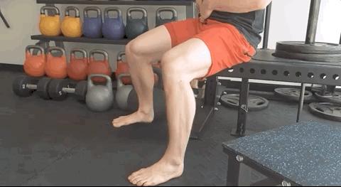 深蹲后膝盖疼还能继续锻炼吗,跑步后深蹲膝盖疼的恢复方法