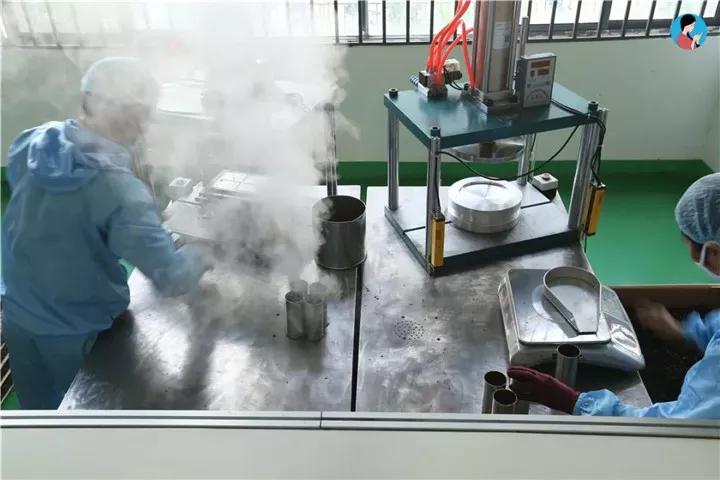 铁饼普洱茶那么硬，到底怎么才能撬开？