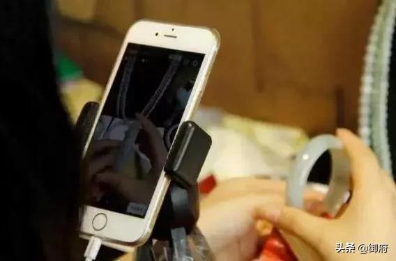 直播行业惹众怒?7000名玉商联名上书抗议,玉石直播要歇菜了?