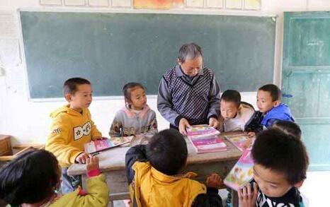 农村教师绩效工资发放政策,教师工资不高你怎么看待