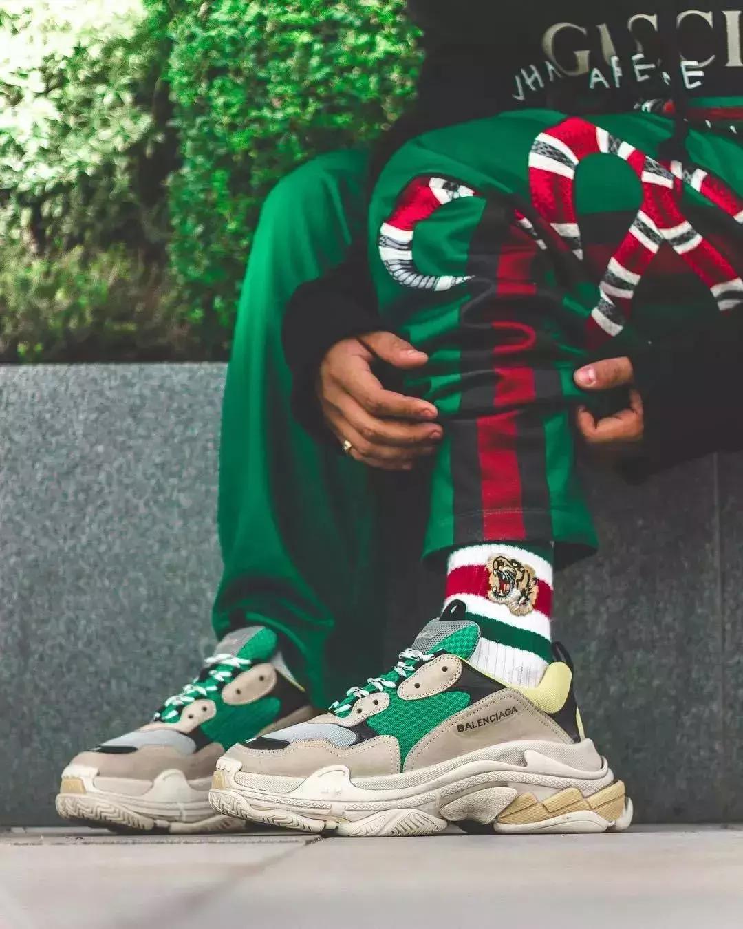 潮爆了｜冬天羽绒服穿腻了，可以试试这种复古运动风