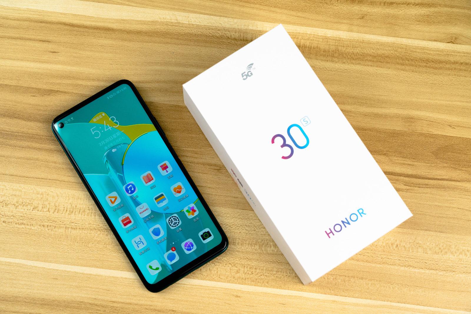 荣耀30S评测：首发新神U麒麟820，更有6400万像素相机