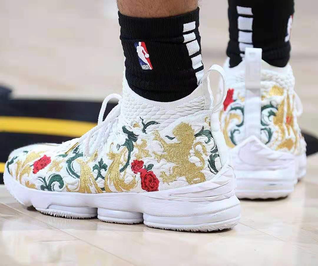 詹姆斯第十六代篮球鞋最新配色,詹姆斯2024篮球鞋多少钱