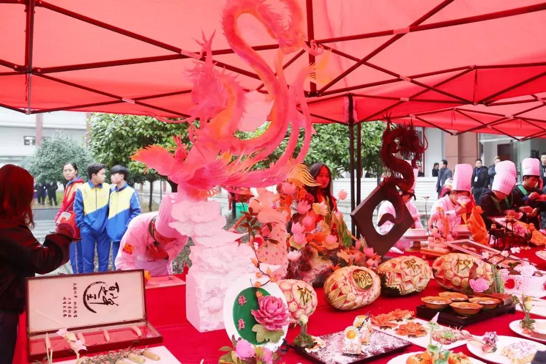 厉害了我们的新时代内容简介,松桃中等职业学校