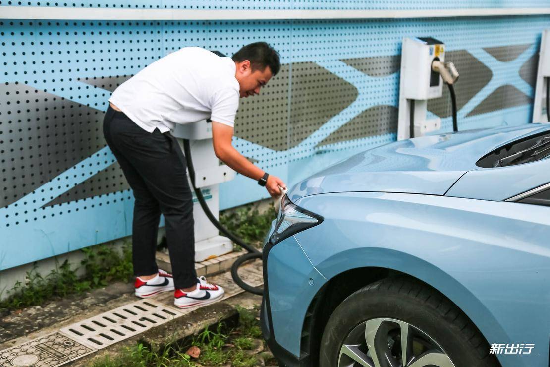 别克电车velite6体验,科技感满满别克velite6看车记