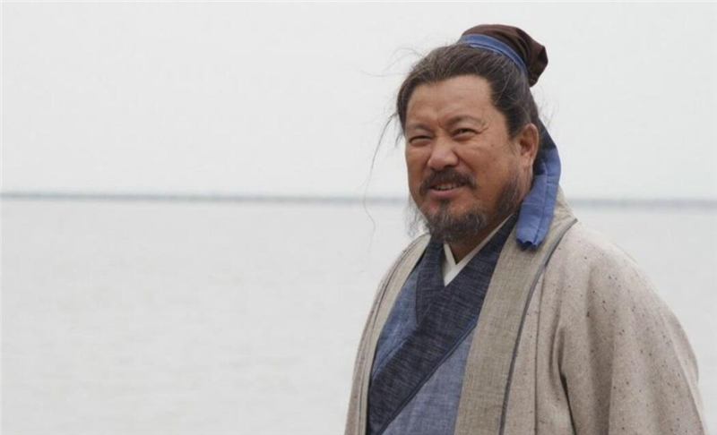 宰相告老还乡之后，与地方县令相比谁的权力更大？别说你不知道